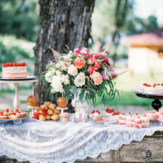 How to Keep Your  Wedding Guests Happy